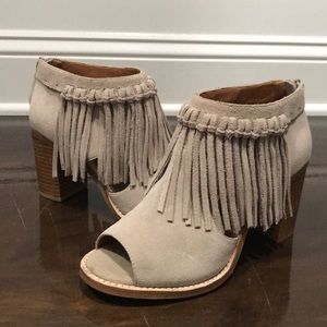 Sbicca Suede Fringe booties. Size 7. EUC!